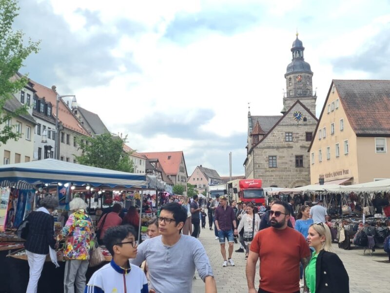 Verkaufsoffener Sonntag mit Trödelmarkt
